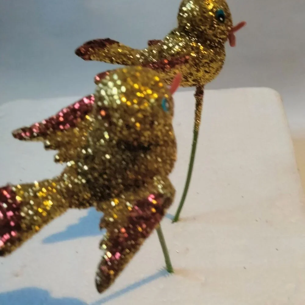 N/A glittery gold